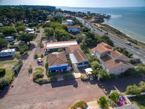 le Puits de l'Auture, tussen stranden en bossen in de Charente Maritime Fotogalerij van de camping en omgeving