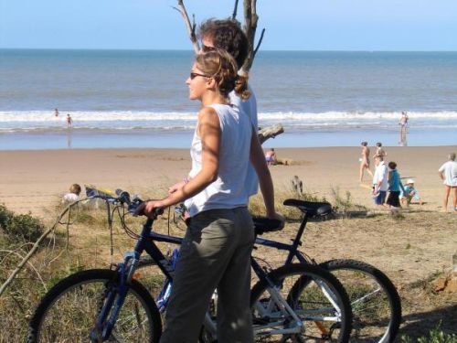 Camping Puits de l'Auture in de buurt van stranden aan de Atlantische kust in Frankrijk